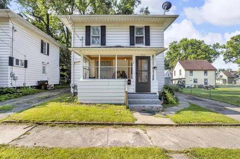 909 Hallett, Jackson, MI 49202