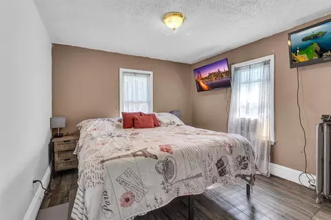 Bedroom - 909 Hallett, Jackson, MI 49202 photo 3 of 7