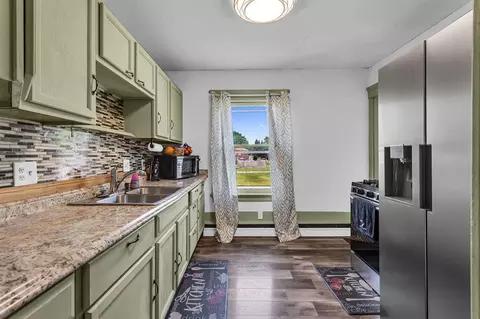 Kitchen - 909 Hallett, Jackson, MI 49202 photo 1 of 2