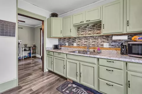 Kitchen - 909 Hallett, Jackson, MI 49202 photo 2 of 2