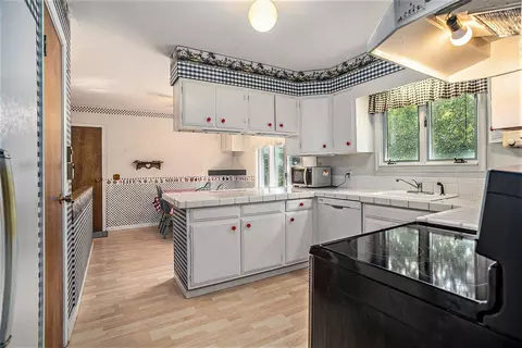 Kitchen - 17997 H, Marshall, MI 49068 photo 1 of 2