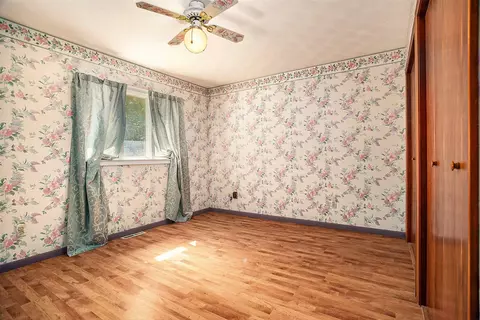 Bedroom - 17997 H, Marshall, MI 49068 photo 3 of 6