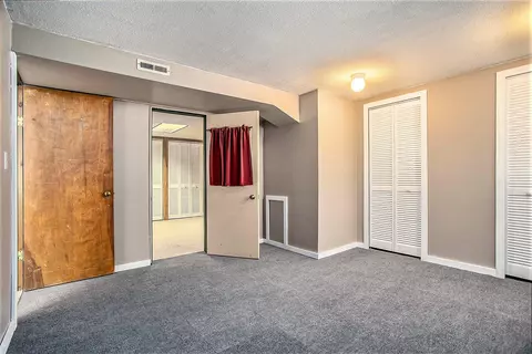 Bedroom - 17997 H, Marshall, MI 49068 photo 5 of 6