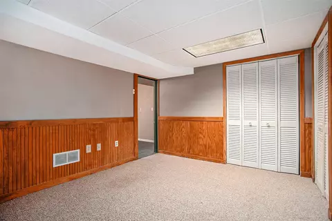 Bedroom - 17997 H, Marshall, MI 49068 photo 4 of 6