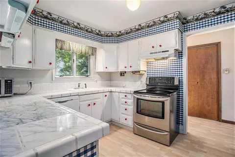 Kitchen - 17997 H, Marshall, MI 49068 photo 2 of 2