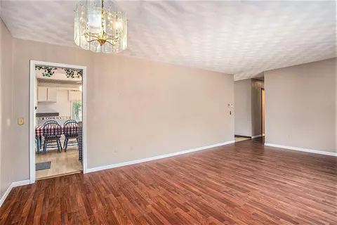 Living - 17997 H, Marshall, MI 49068 photo 2 of 3