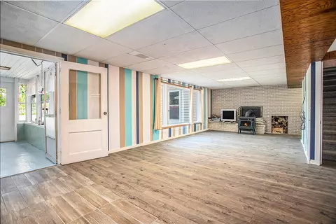 Living - 17997 H, Marshall, MI 49068 photo 3 of 3