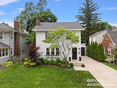 939 Lakeside, East Grand Rapids, MI 49506
