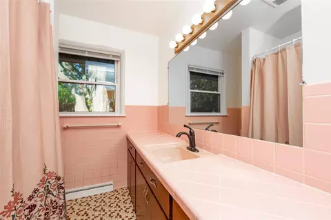 Bath - 811 Thomas, Plainwell, MI 49080 photo 1 of 1