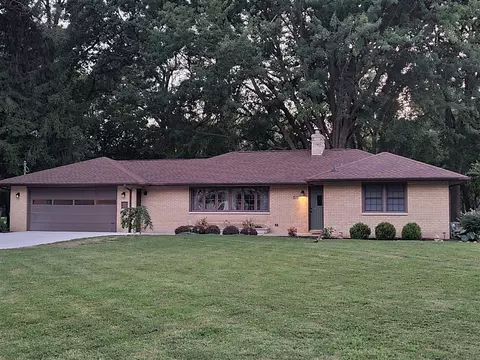 811 Thomas, Plainwell, MI 49080