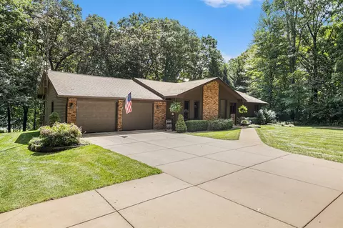 106 Chapin Lk, Marshall, MI 49068