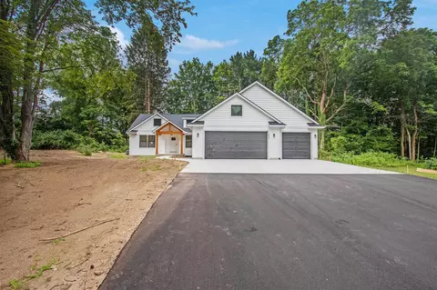 5804 Hunters Rdg, Fennville, MI 49408