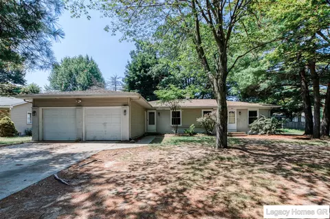 5841 Ridgebrook #5843, Kentwood, MI 49508
