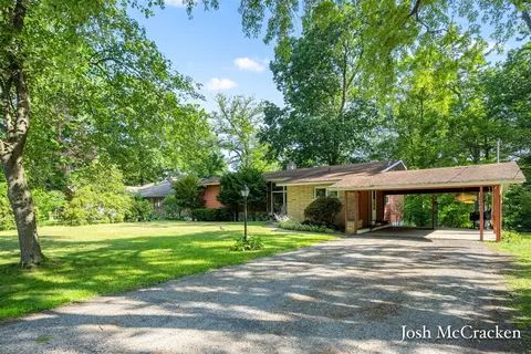 934 Park, Belding, MI 48809 photo 2