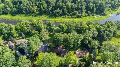 934 Park, Belding, MI 48809 photo 40