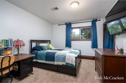 934 Park, Belding, MI 48809 photo 23