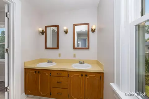 Bath - 223 S Pearl, Belding, MI 48809 photo 4 of 4