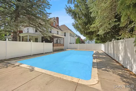 Exterior - 223 S Pearl, Belding, MI 48809 photo 4 of 7