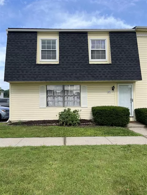 271 Lake Vlg, Walled Lake, MI 48390