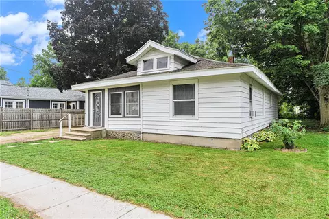 25 Washington, Galesburg, MI 49053