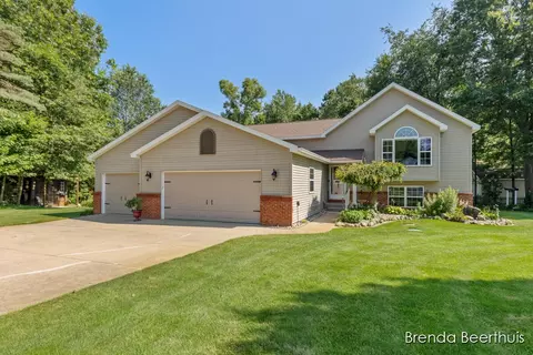 10901 Wildlife, Greenville, MI 48838