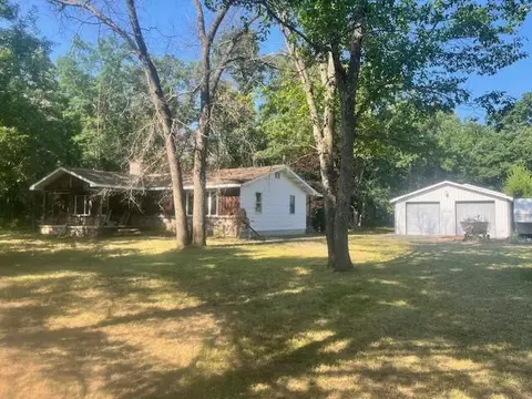 68 N Horseshoe Bnd, Manistee, MI 49660