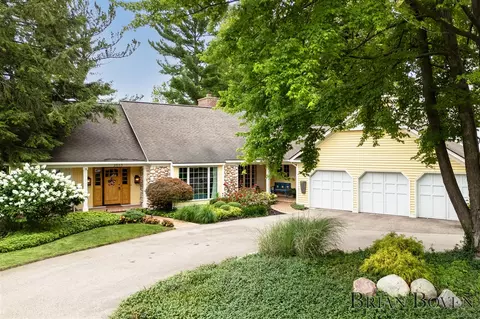 2615 Greentree, Grand Rapids, MI 49546