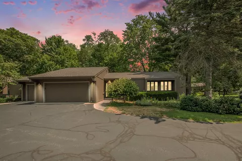 849 Brook Village Ct, Holland, MI 49423