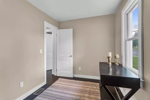Entry Way - 1100 E North, Jackson, MI 49202 photo 5 of 5