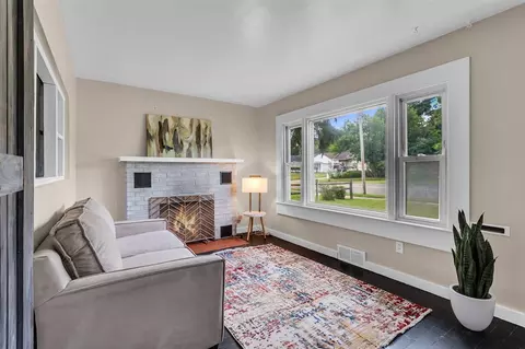 Living - 1100 E North, Jackson, MI 49202 photo 1 of 1