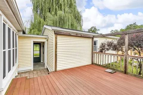 Exterior - 1100 E North, Jackson, MI 49202 photo 5 of 10