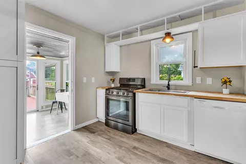 Kitchen - 1100 E North, Jackson, MI 49202 photo 1 of 2