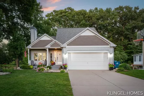 16131 River Bnd, Spring Lake, MI 49456