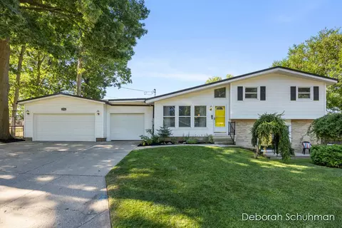 2334 Holliday, Wyoming, MI 49519