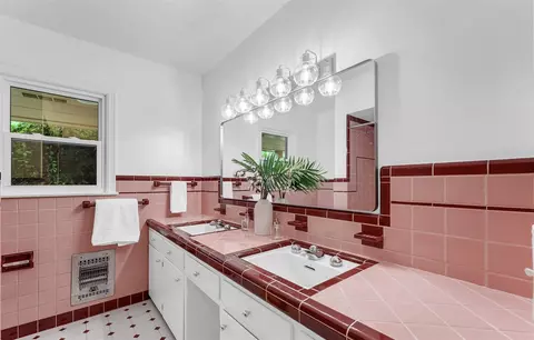 Bath - 20 Baltimore, Grand Rapids, MI 49503 photo 1 of 2