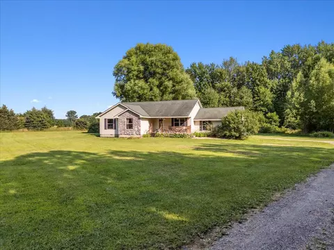 11265 W Coon Lk, Webberville, MI 48892