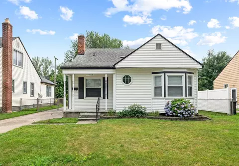22006 California, Saint Clair Shores, MI 48080