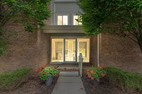 655 Randolph #103, Northville, MI 48167