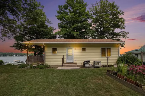 Exterior - 61708 Lakeview, Cassopolis, MI 49031 photo 3 of 5
