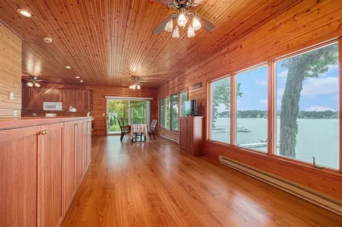 Dining - 61708 Lakeview, Cassopolis, MI 49031 photo 3 of 4