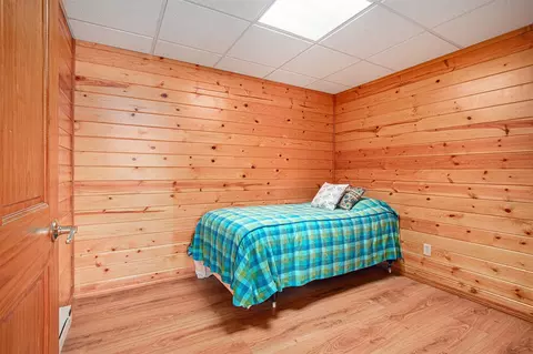 Bedroom - 61708 Lakeview, Cassopolis, MI 49031 photo 2 of 2