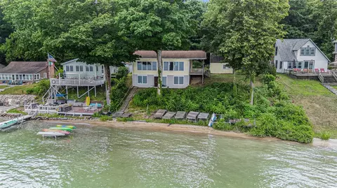 Exterior - 61708 Lakeview, Cassopolis, MI 49031 photo 2 of 5