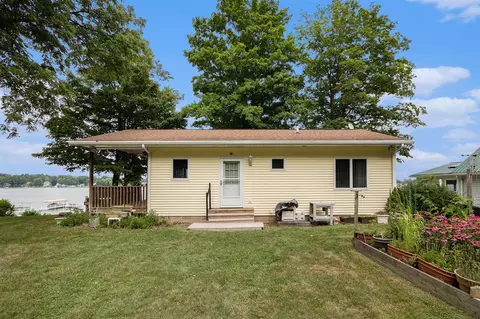 Exterior - 61708 Lakeview, Cassopolis, MI 49031 photo 4 of 5
