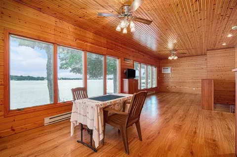 Dining - 61708 Lakeview, Cassopolis, MI 49031 photo 2 of 4