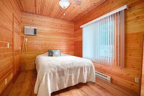 Bedroom - 61708 Lakeview, Cassopolis, MI 49031 photo 1 of 2