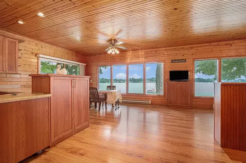 Dining - 61708 Lakeview, Cassopolis, MI 49031 photo 1 of 4