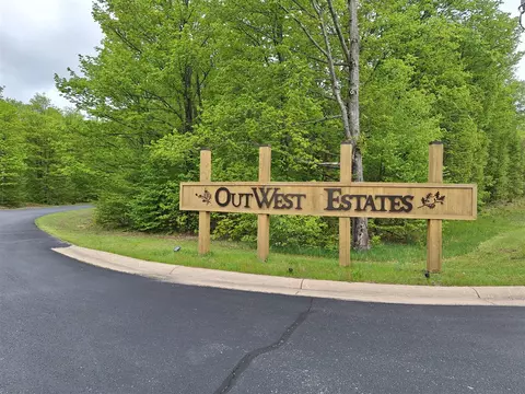 00 Hardwood Cir, Cadillac, MI 49601
