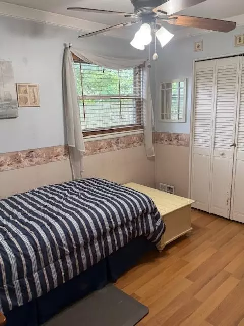 Bedroom - 6481 Bailey, Taylor, MI 48180 photo 1 of 2