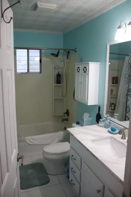 Bath - 6481 Bailey, Taylor, MI 48180 photo 2 of 2