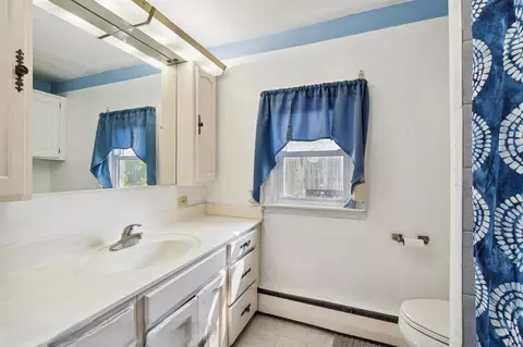Bath - 1049 Orne, Jackson, MI 49203 photo 2 of 4